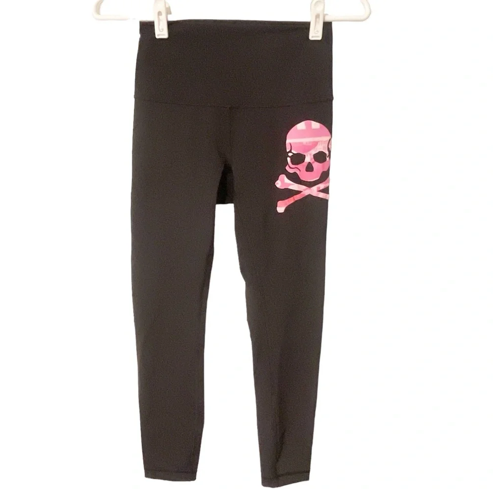 Lululemon x Soul Cycle Size 4 Black Skull Crossbone Cropped‎ Leggings